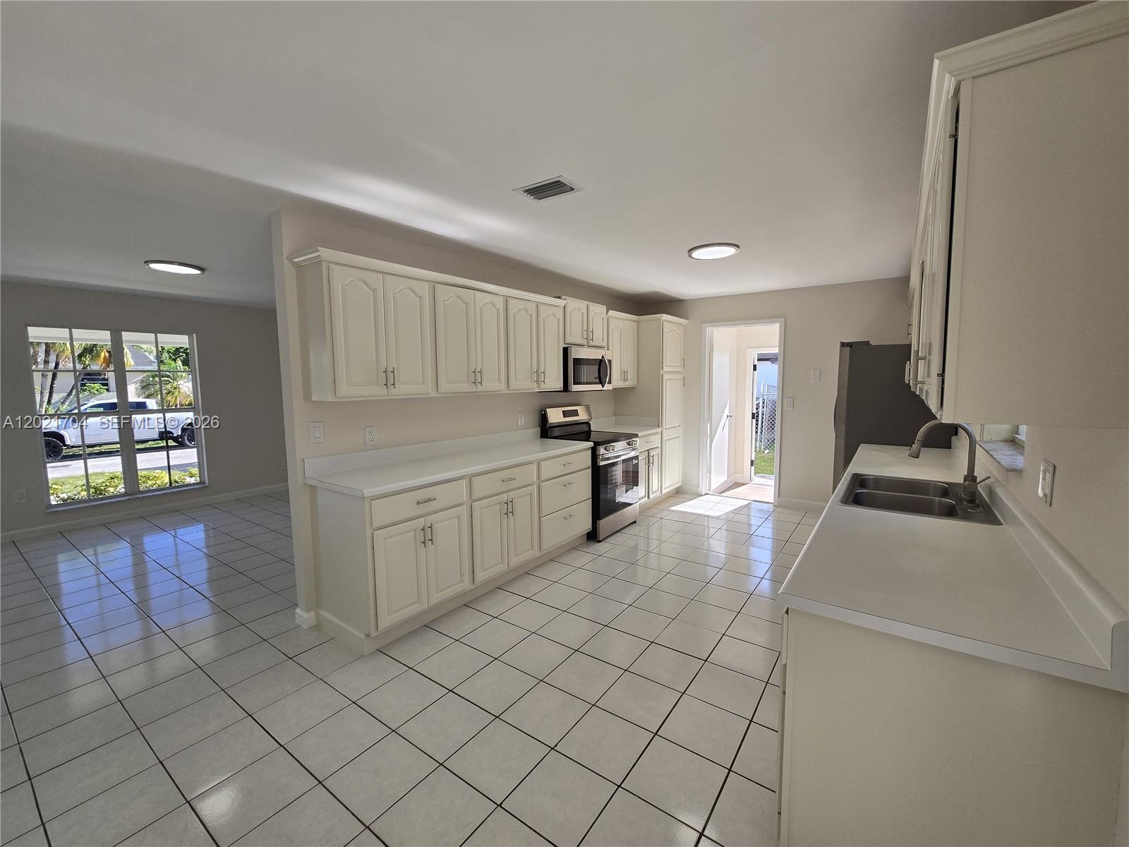 MEADOW WOOD MANOR #4 - Residential