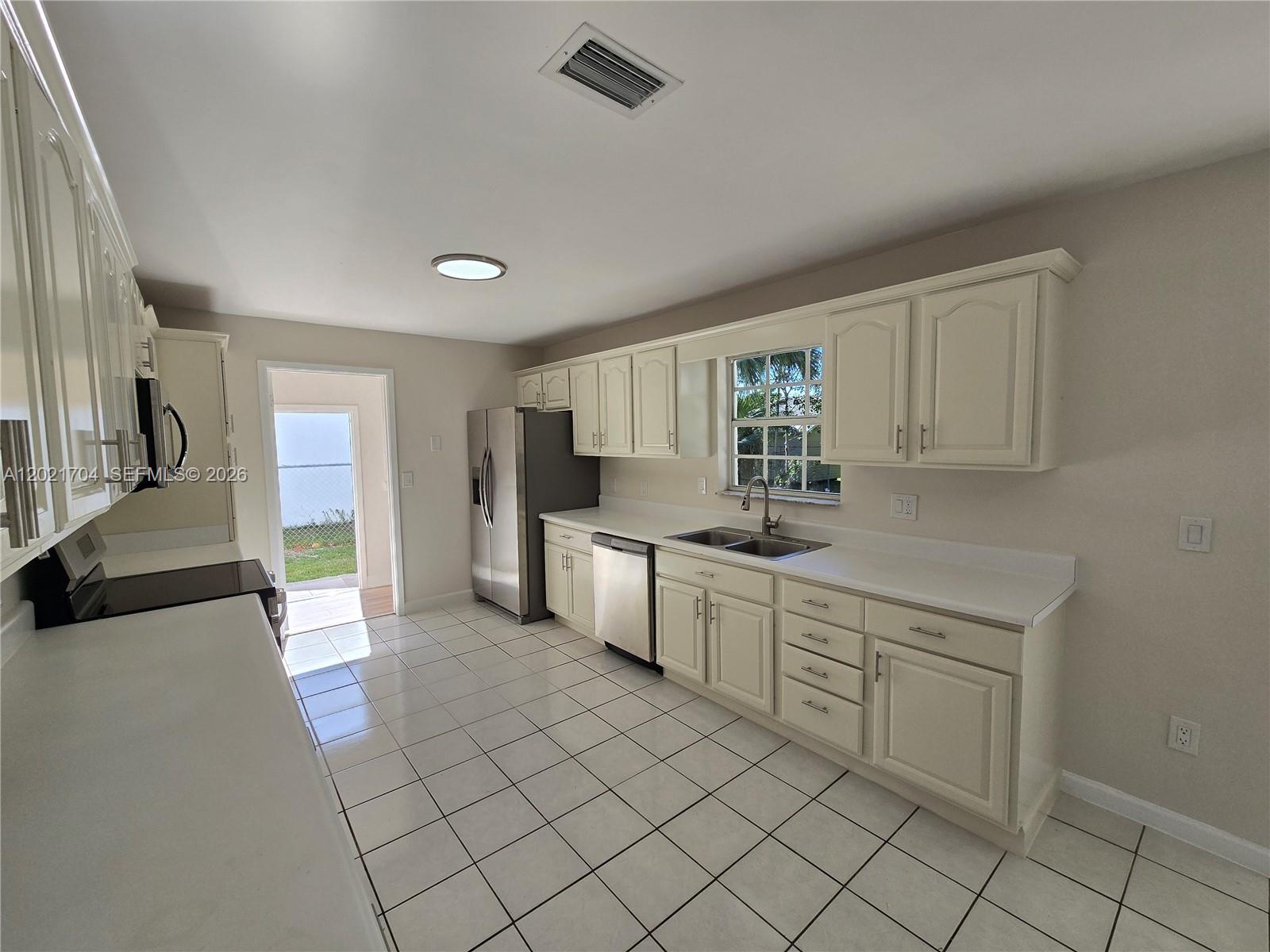 MEADOW WOOD MANOR #4 - Residential