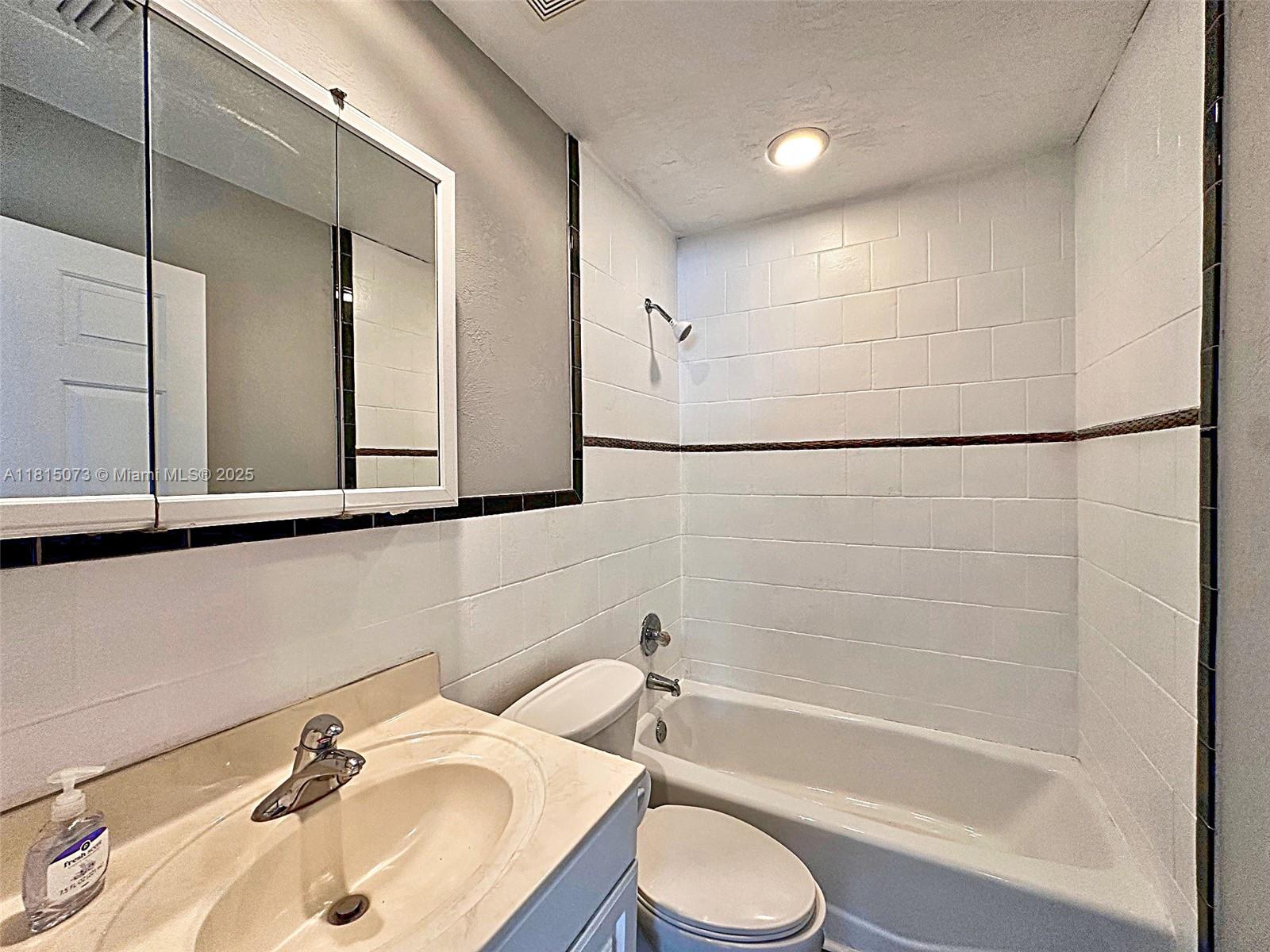 LARGO GARDENS - Residential