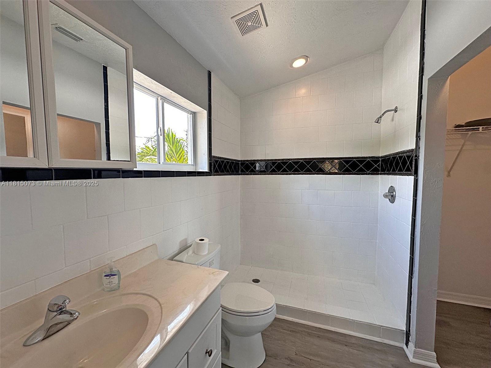 LARGO GARDENS - Residential