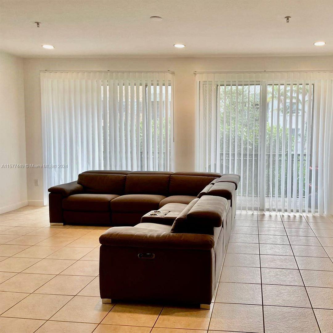 VILLA ALHAMBRA CONDO - Residential