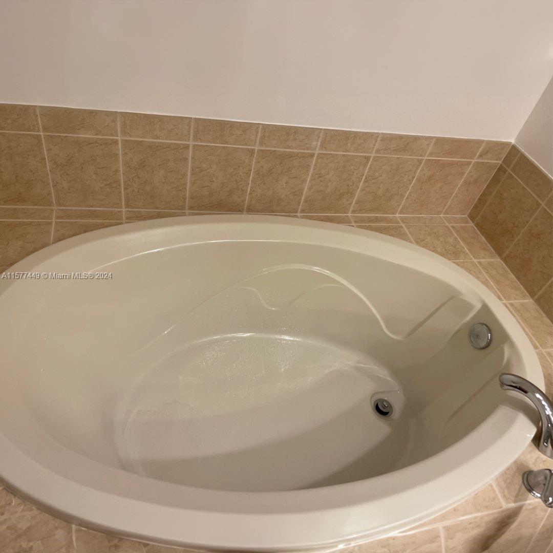 VILLA ALHAMBRA CONDO - Residential