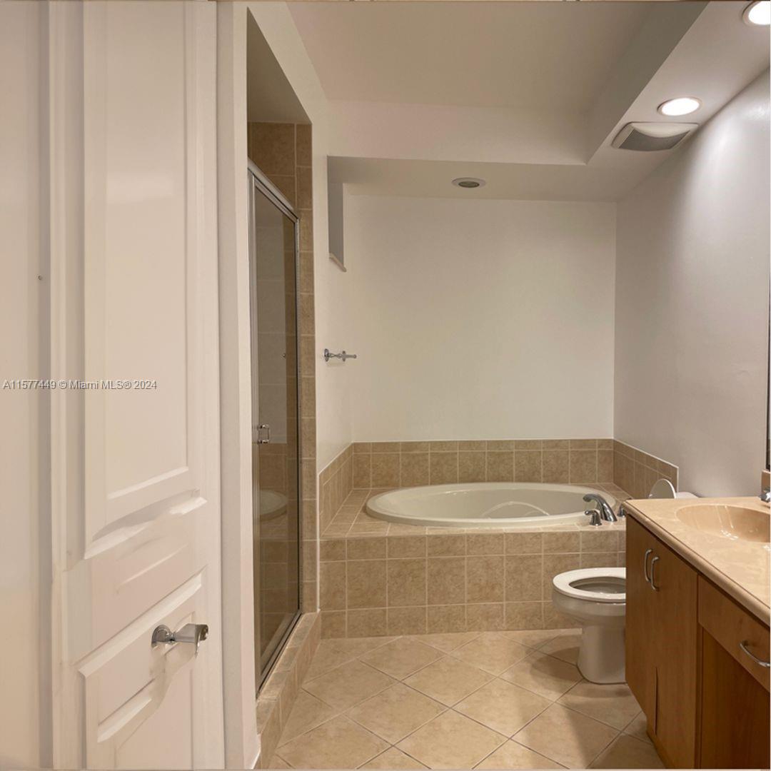 VILLA ALHAMBRA CONDO - Residential