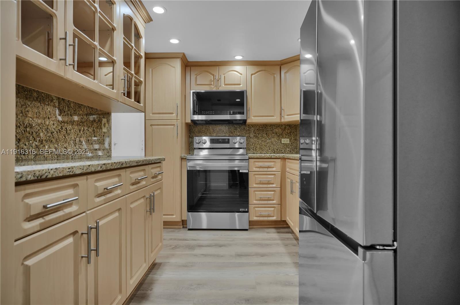 5005 Collins Ave 402