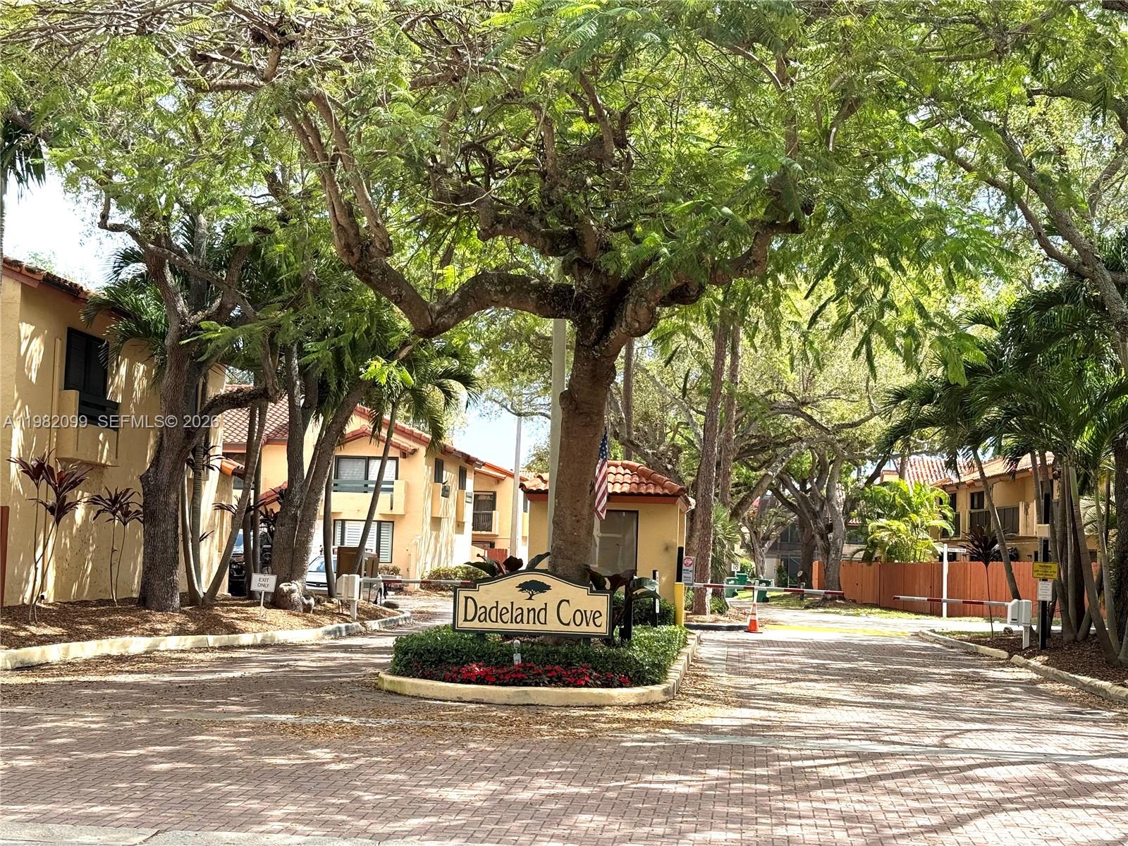 DADELAND COVE SEC 1 - Residential Lease