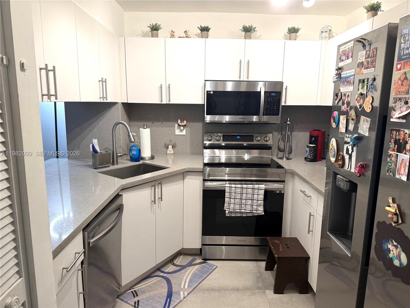 DADELAND COVE SEC 1 - Residential Lease