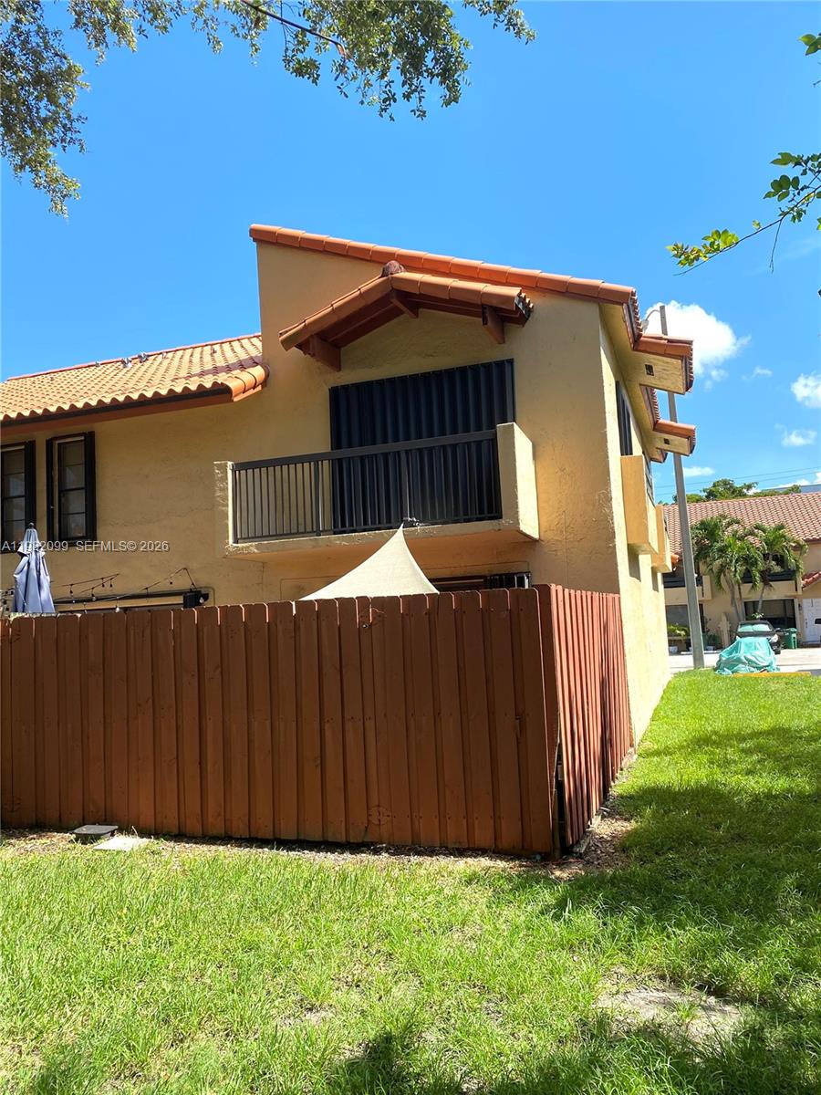 DADELAND COVE SEC 1 - Residential Lease