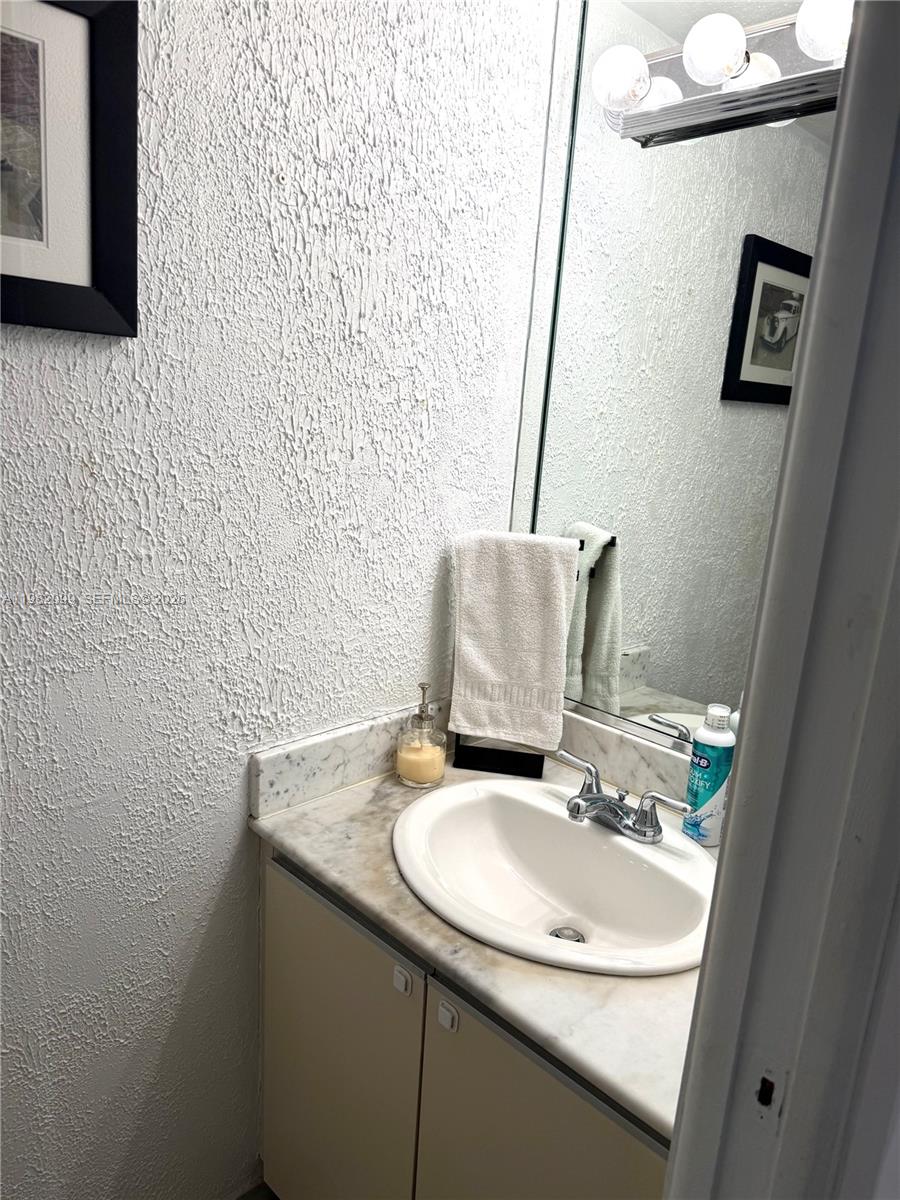 DADELAND COVE SEC 1 - Residential Lease