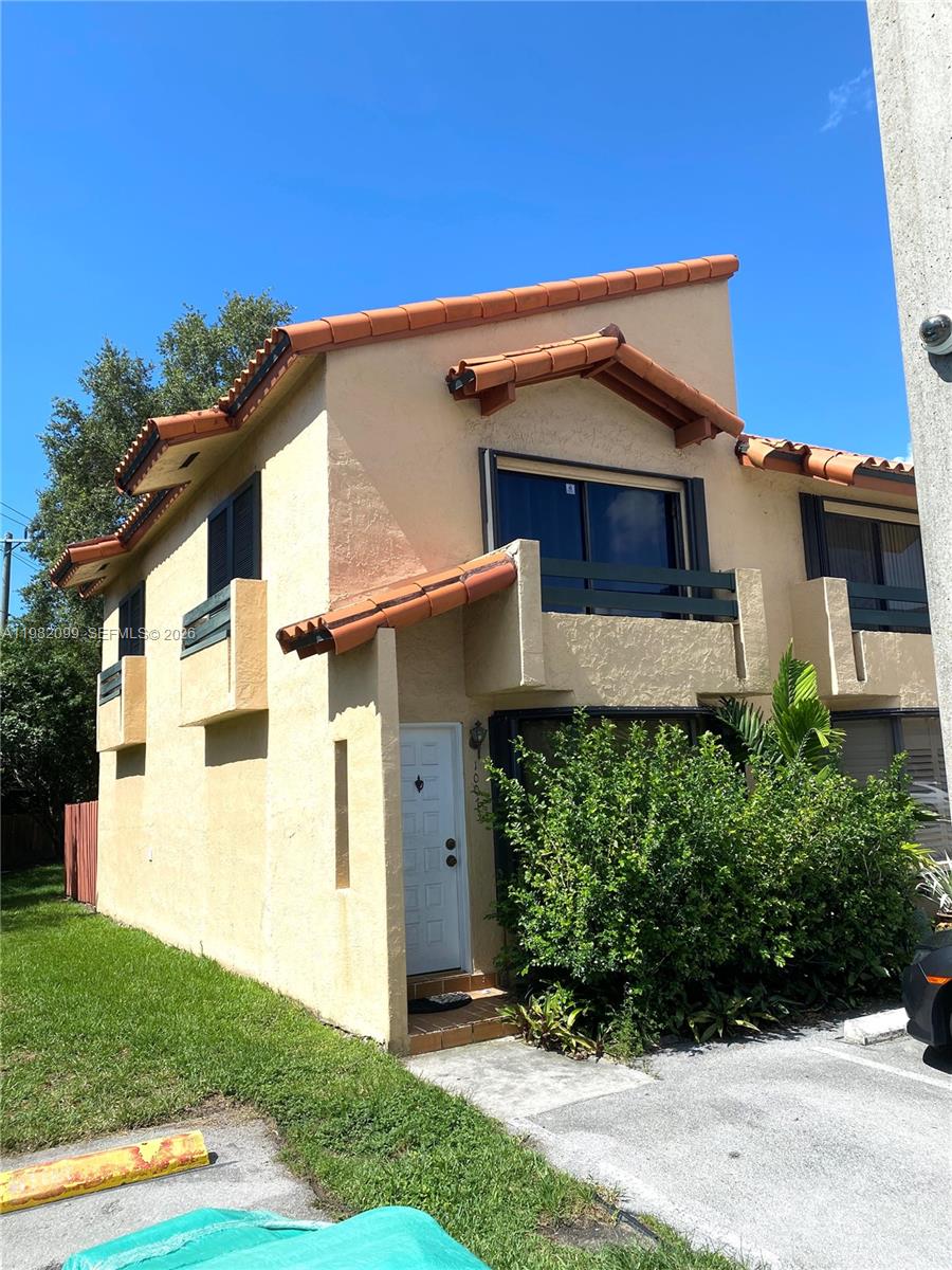 DADELAND COVE SEC 1 - Residential Lease