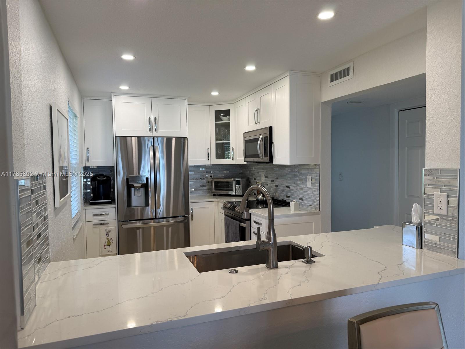 1069 Hillsboro Mile 308