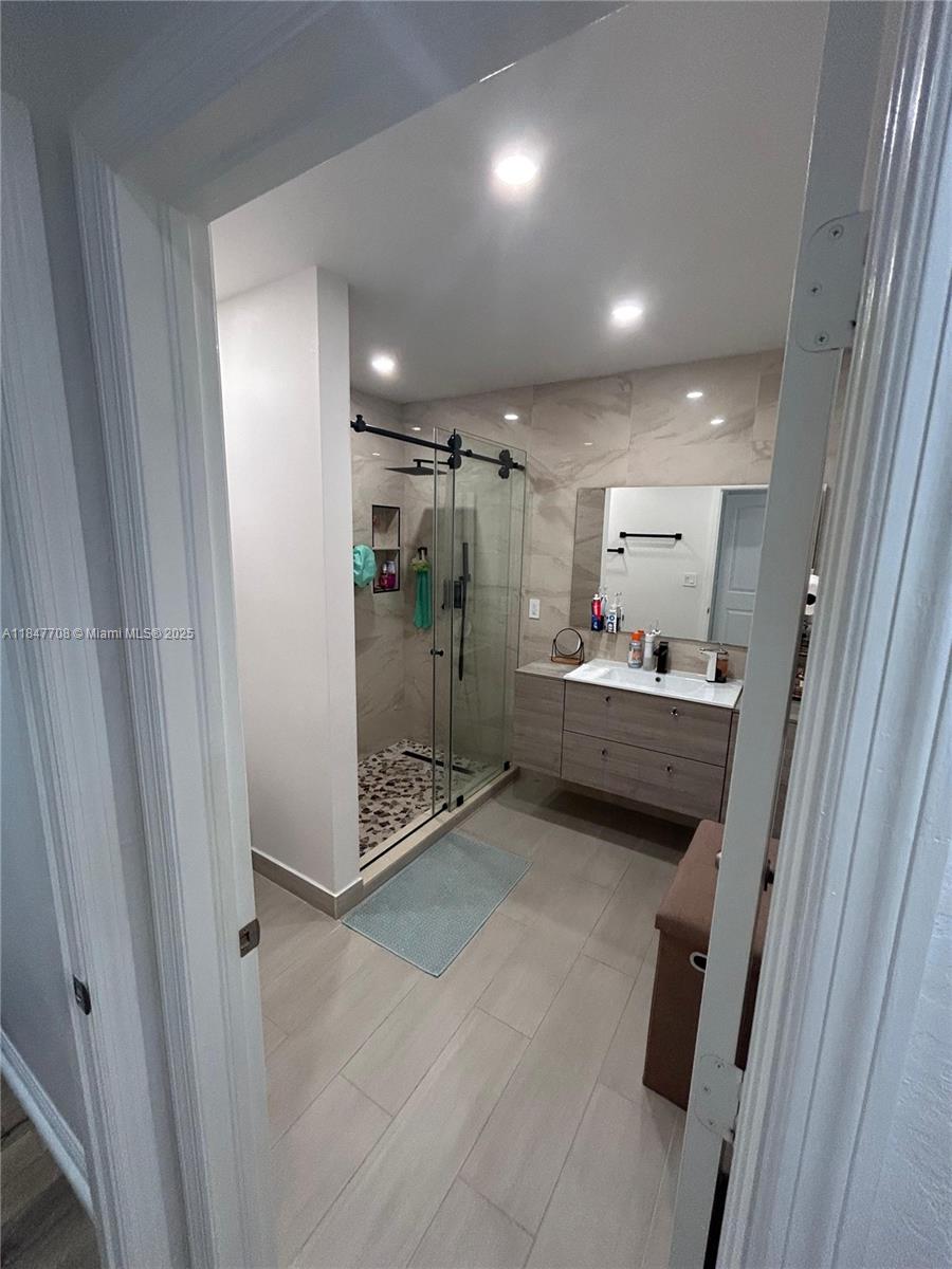 MANDARIN LAKES - Residential