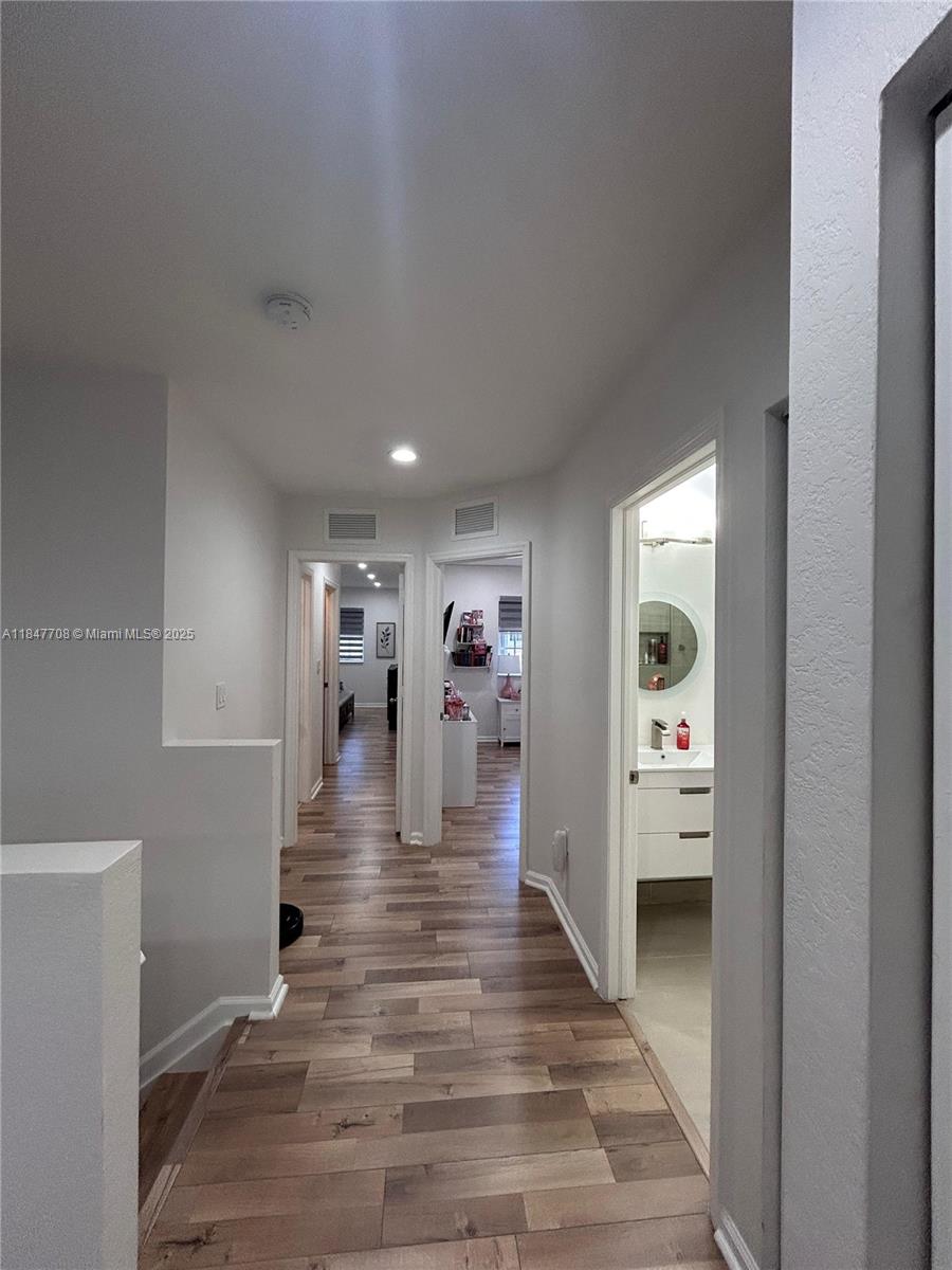 MANDARIN LAKES - Residential