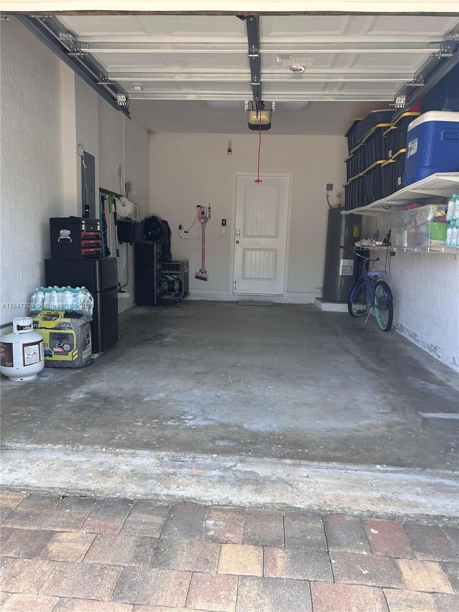 MANDARIN LAKES - Residential