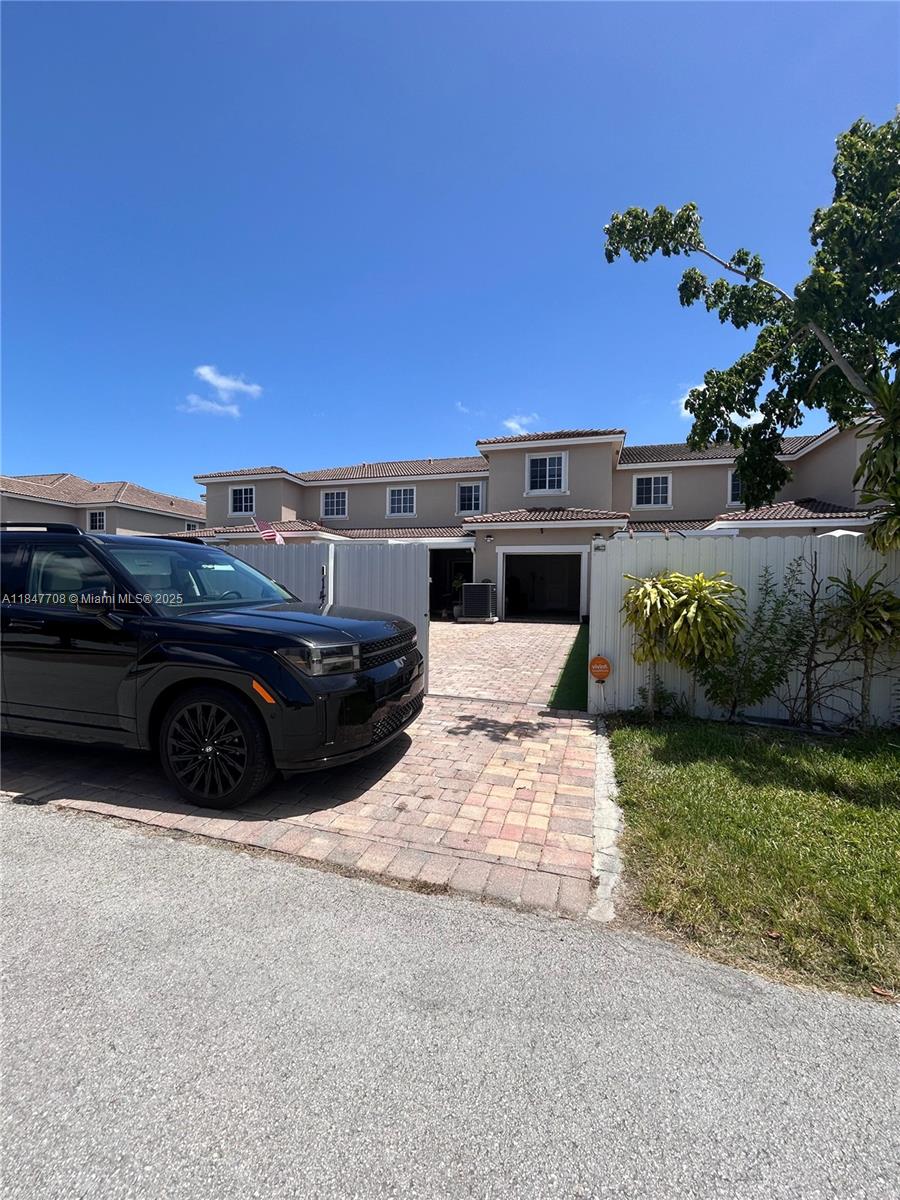 MANDARIN LAKES - Residential