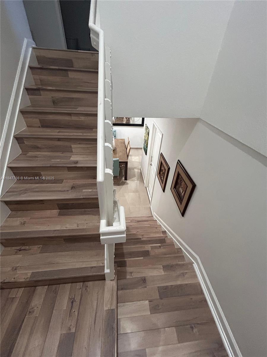 MANDARIN LAKES - Residential