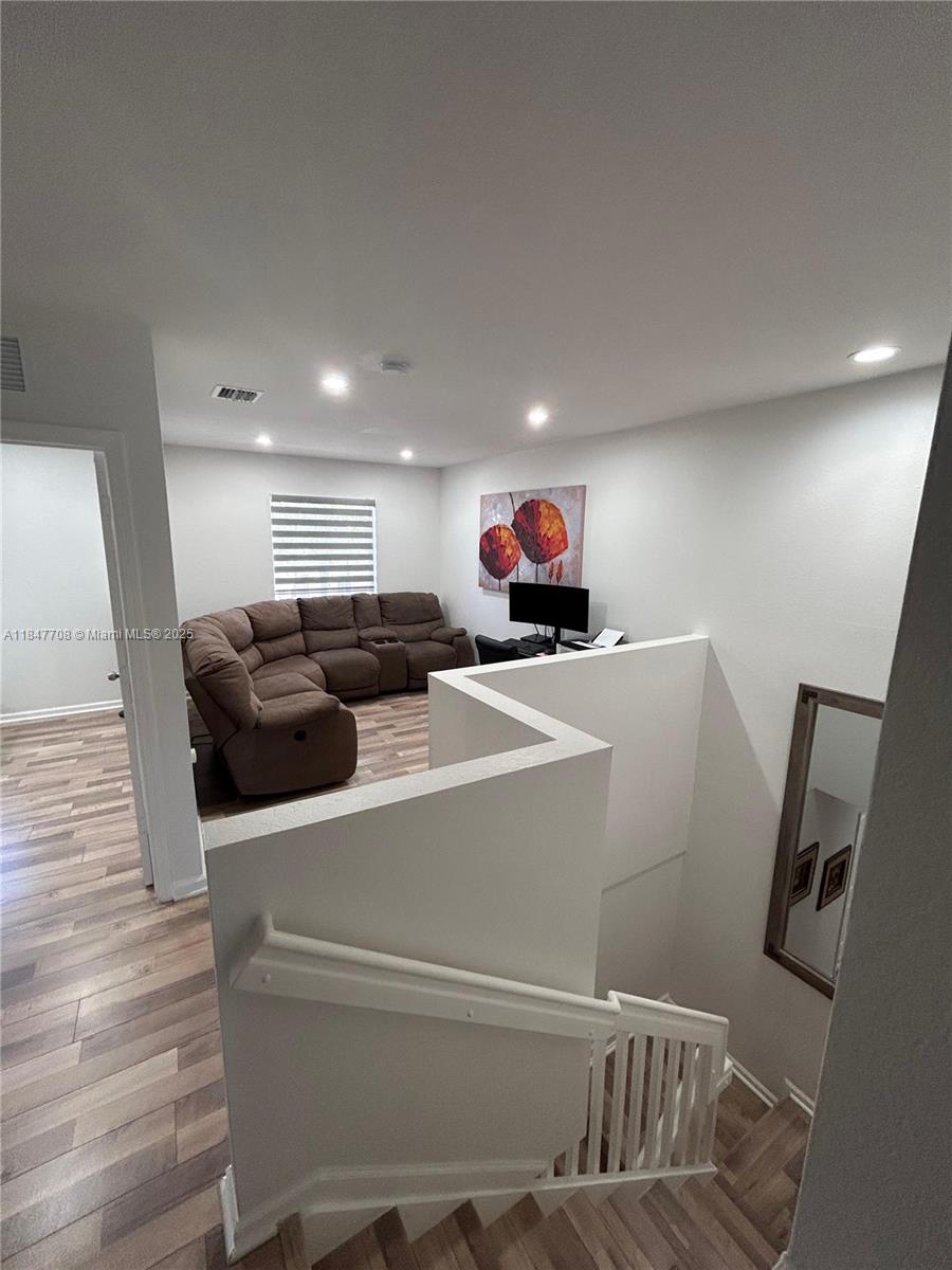 MANDARIN LAKES - Residential