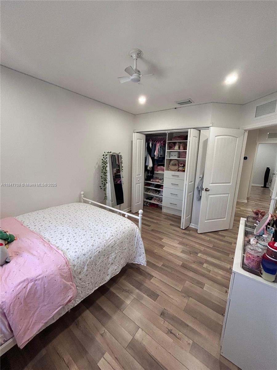 MANDARIN LAKES - Residential