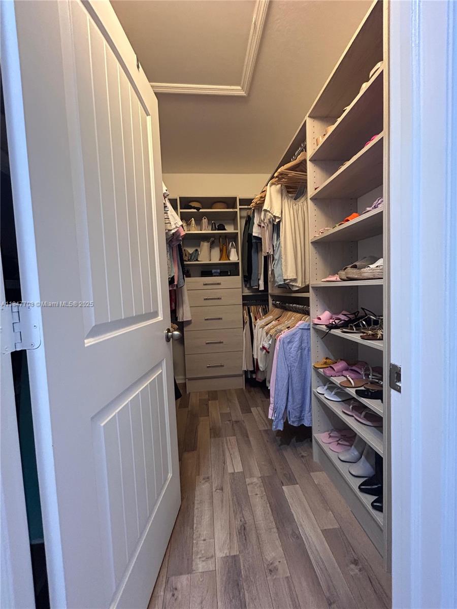 MANDARIN LAKES - Residential