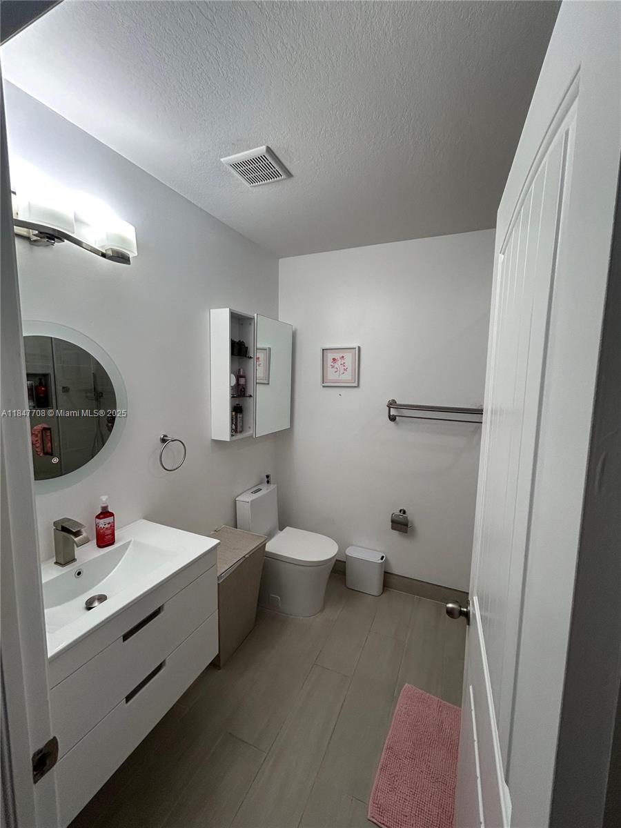 MANDARIN LAKES - Residential