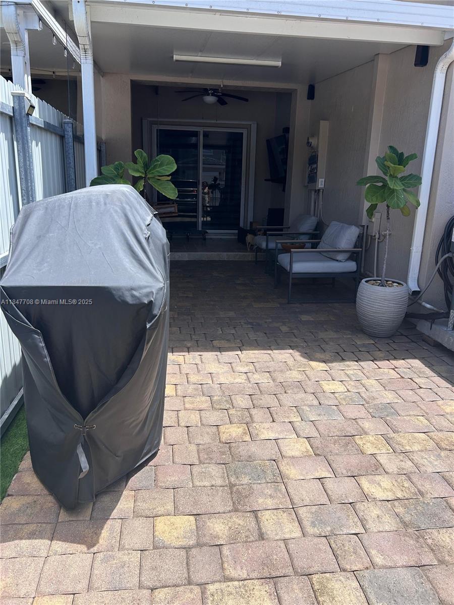 MANDARIN LAKES - Residential