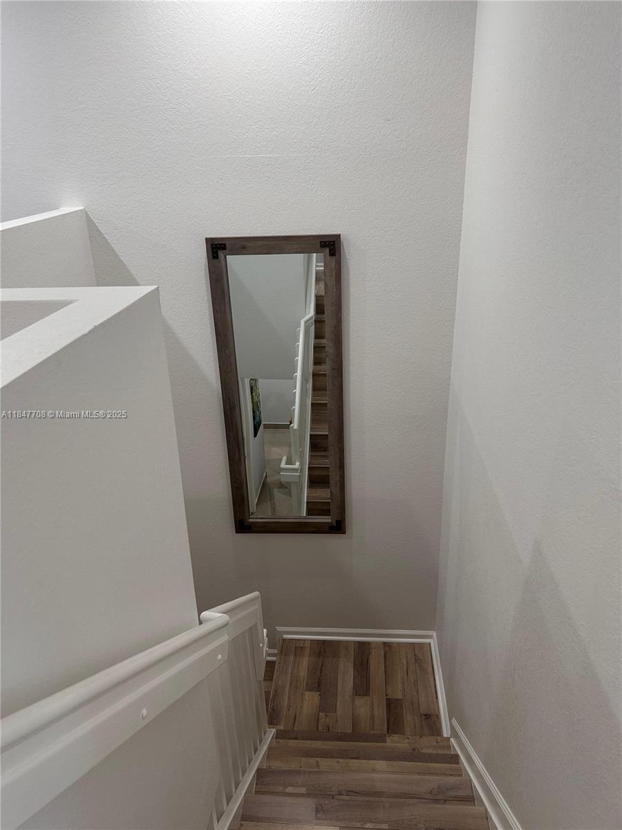 MANDARIN LAKES - Residential