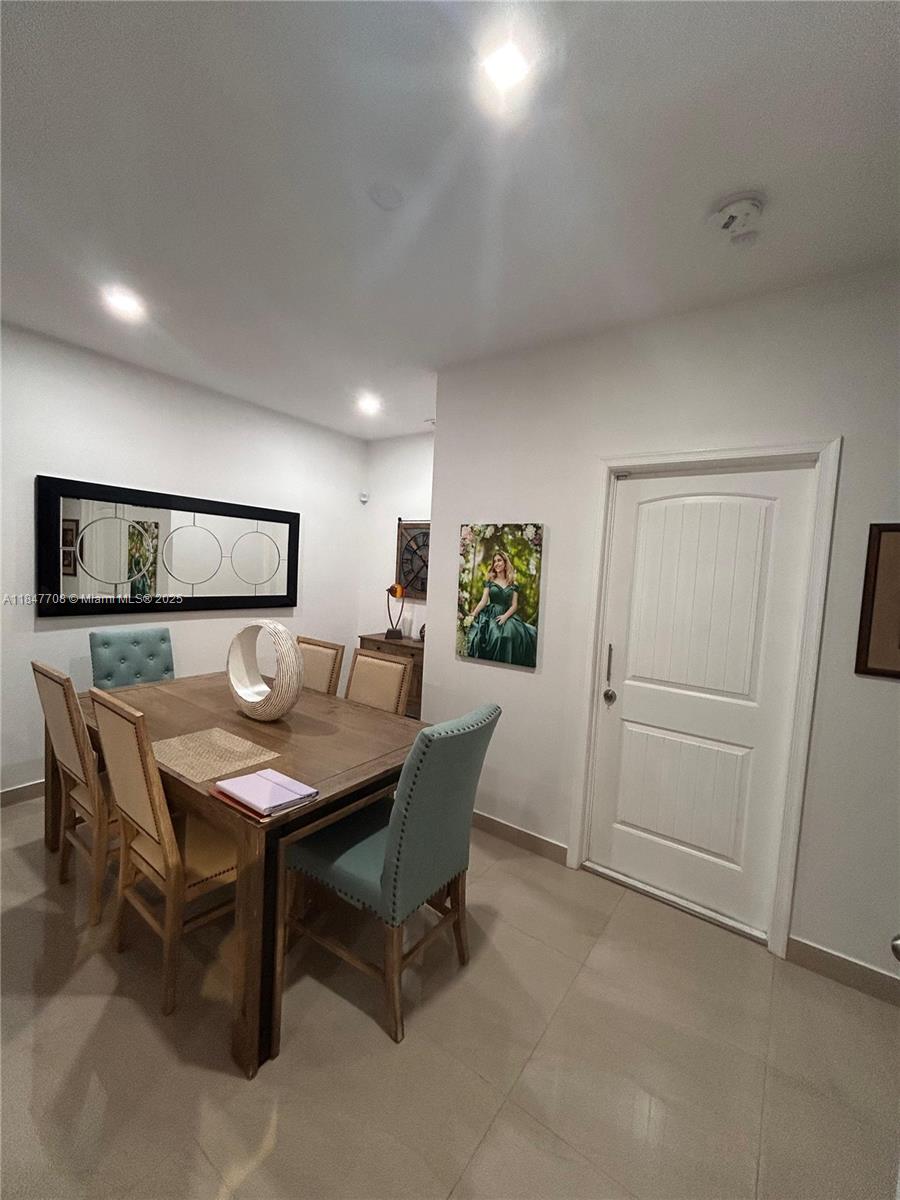 MANDARIN LAKES - Residential