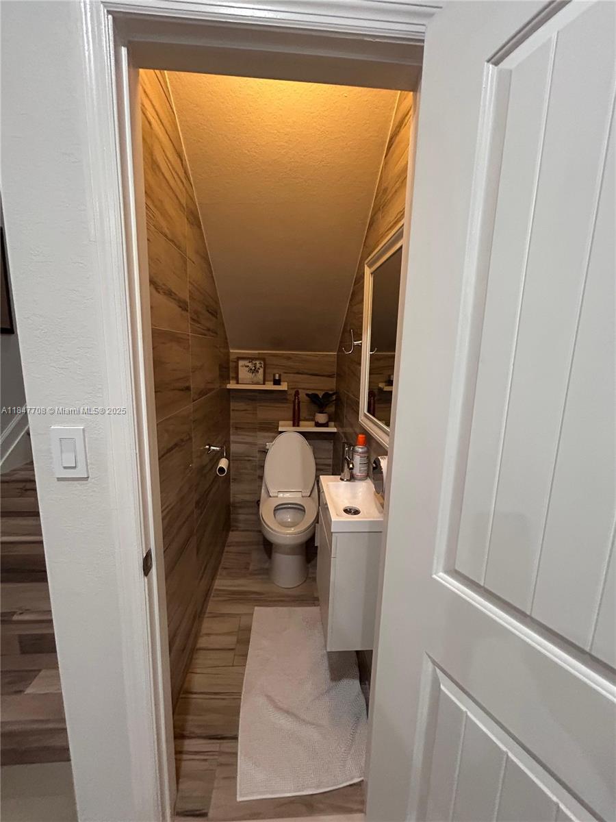 MANDARIN LAKES - Residential