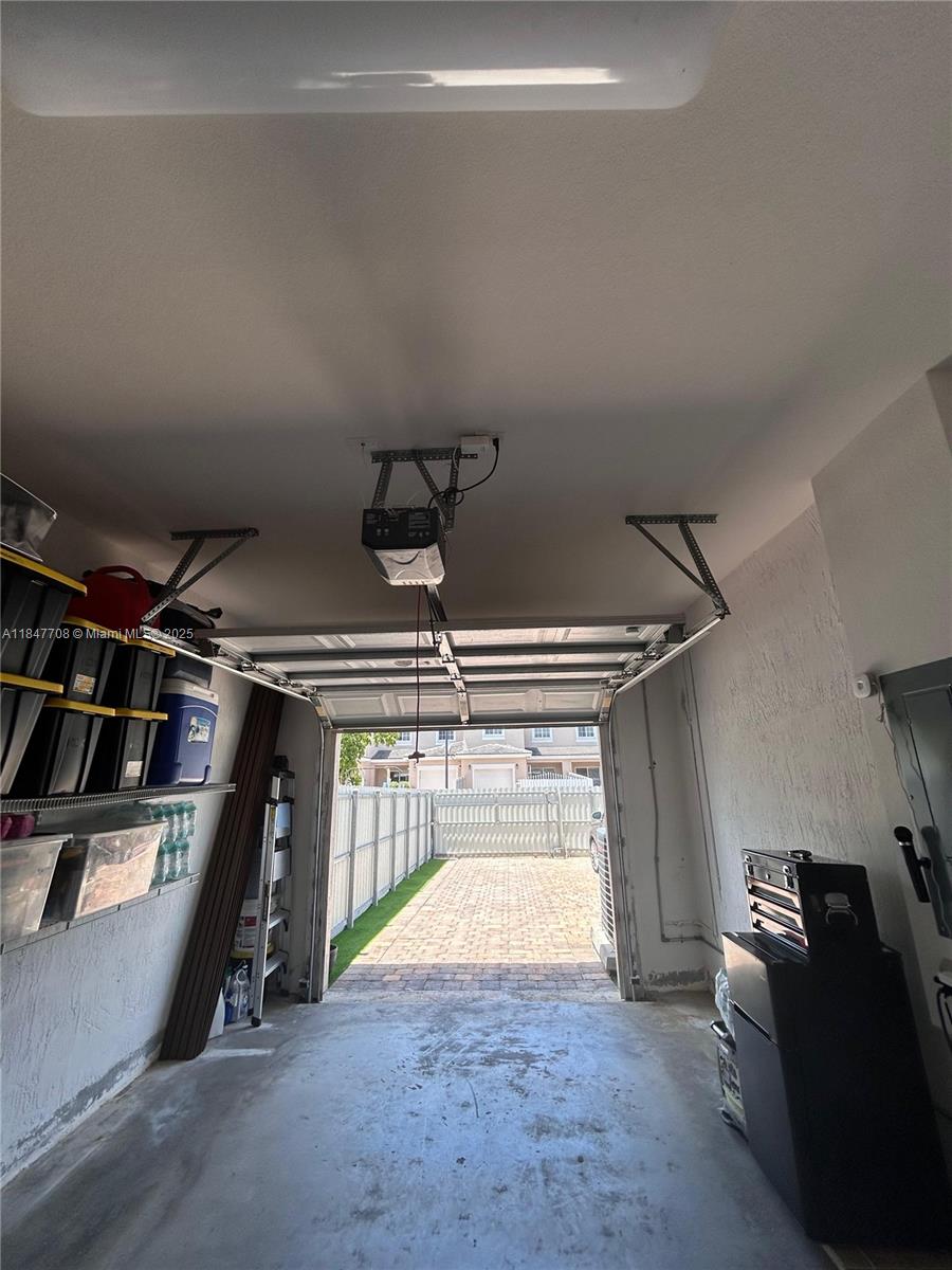 MANDARIN LAKES - Residential