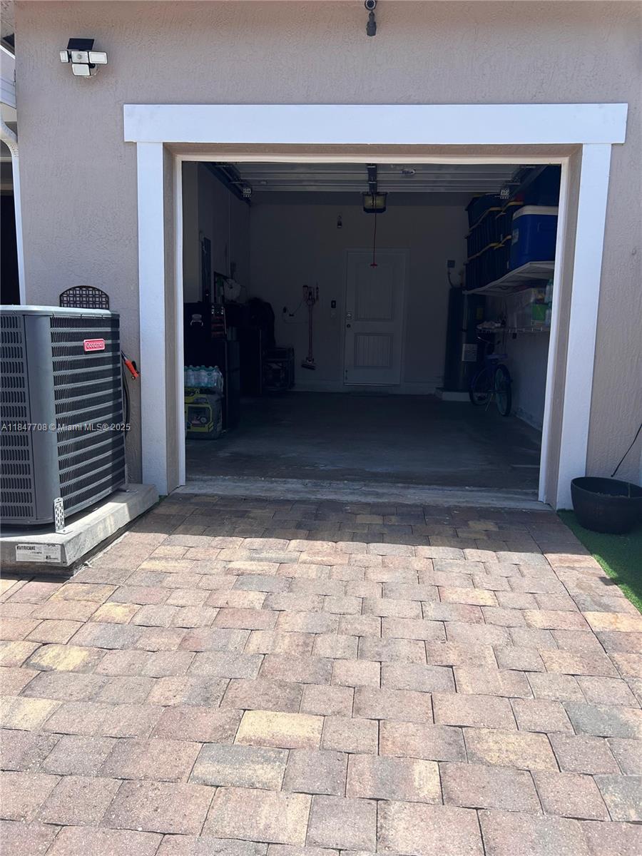 MANDARIN LAKES - Residential