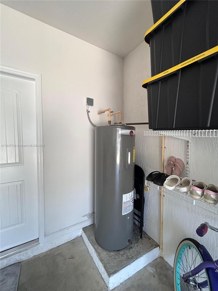 MANDARIN LAKES - Residential