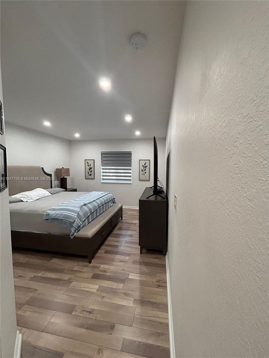 MANDARIN LAKES - Residential