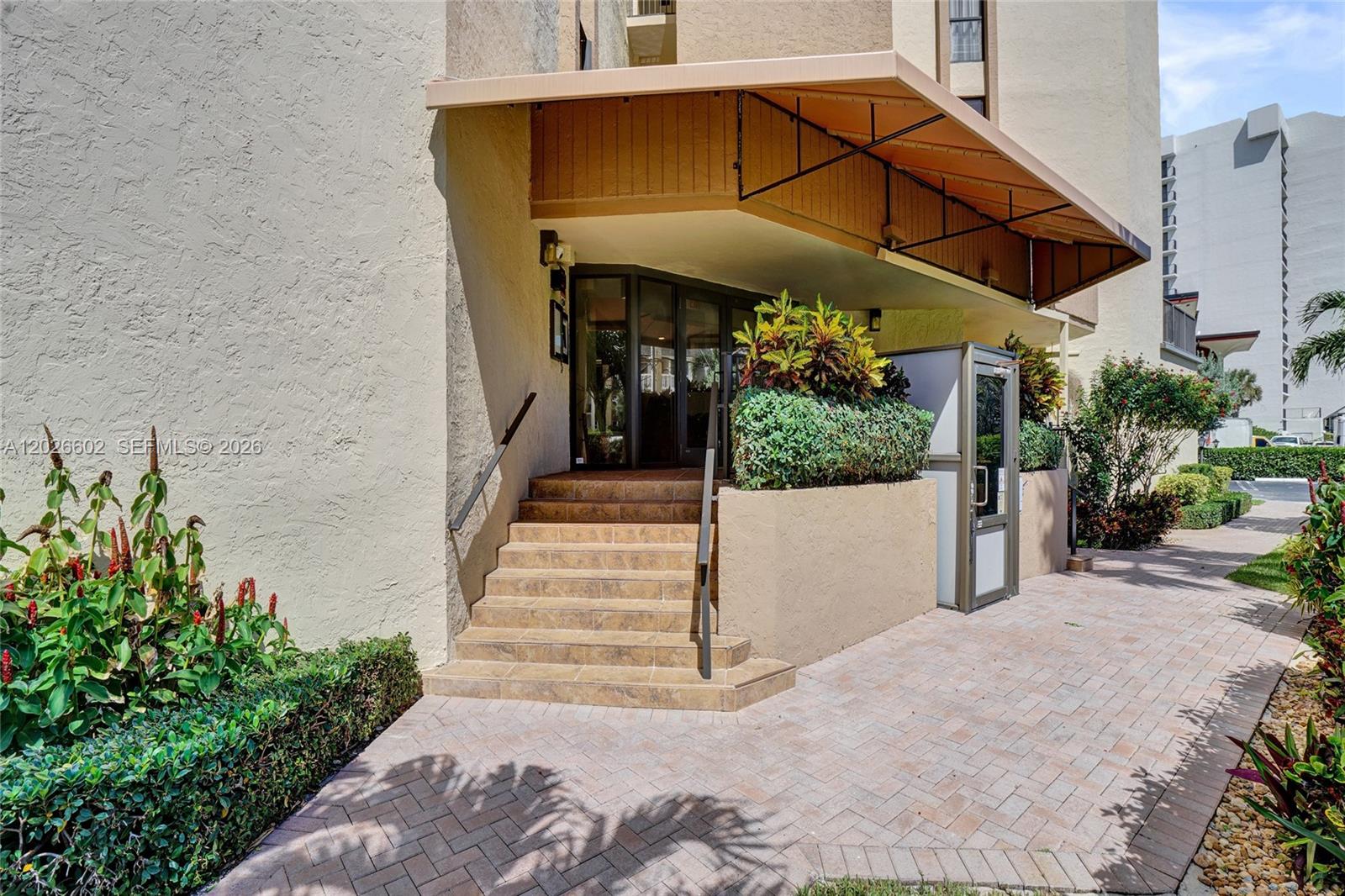TRITON CONDO - Residential