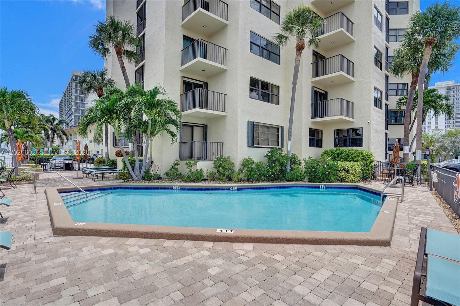 TRITON CONDO - Residential