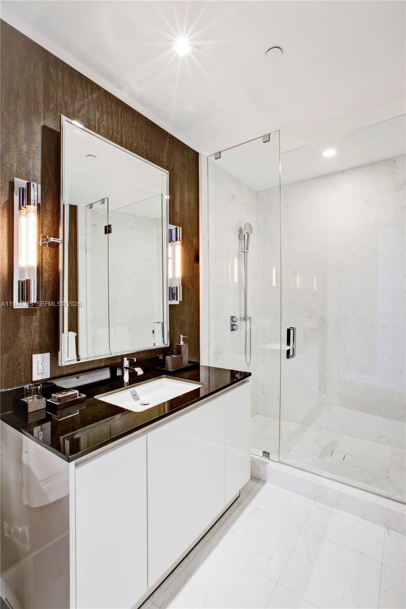 18555 COLLINS AVENUE COND - Residential