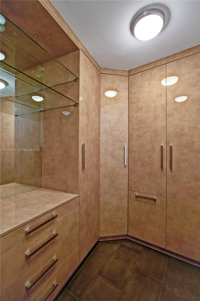 18555 COLLINS AVENUE COND - Residential