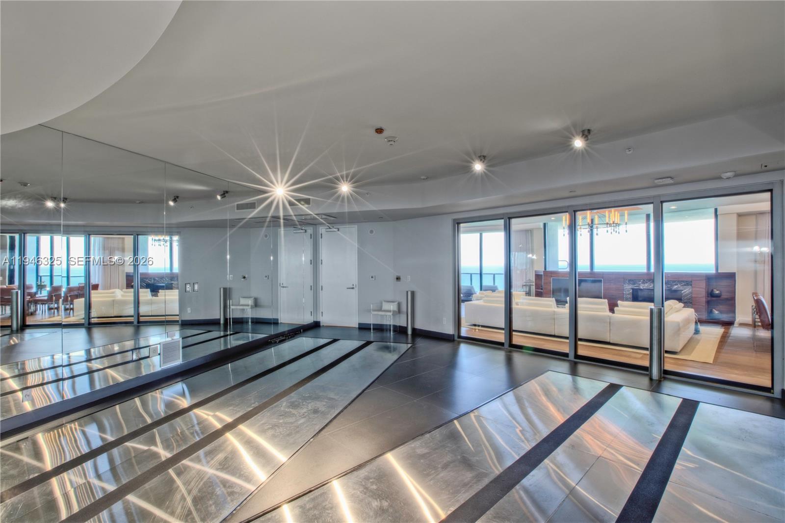 18555 COLLINS AVENUE COND - Residential