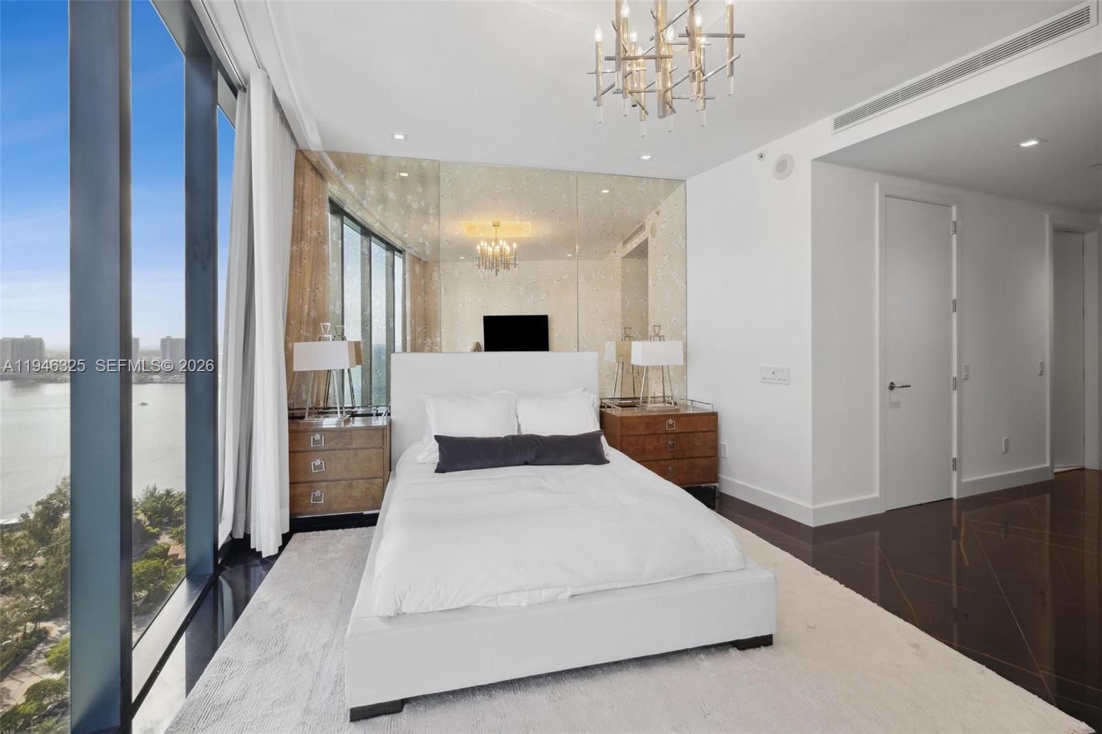 18555 COLLINS AVENUE COND - Residential