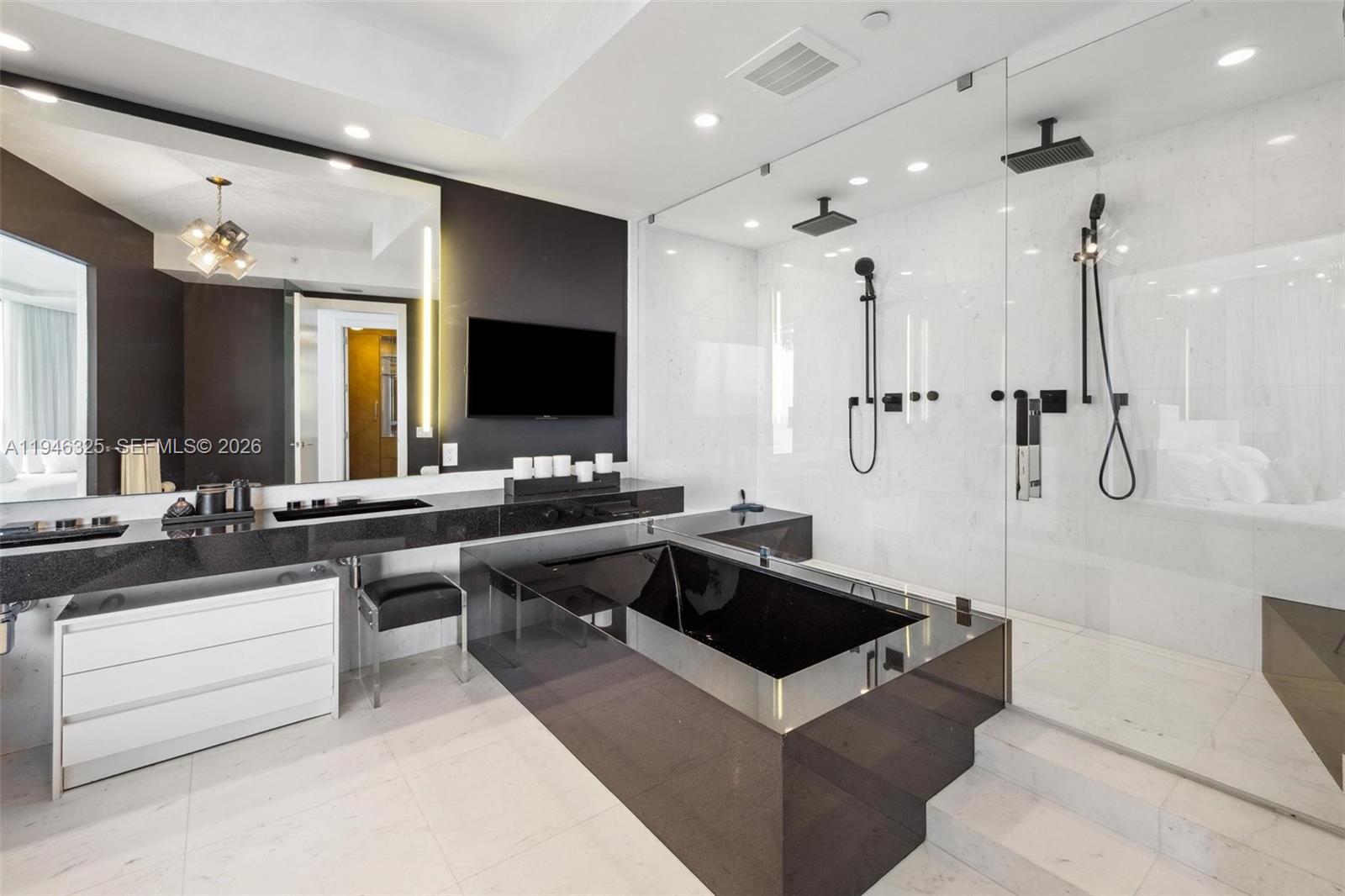 18555 COLLINS AVENUE COND - Residential