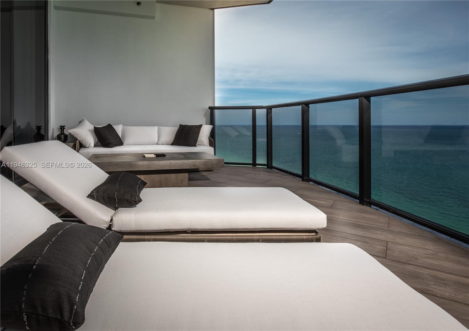 18555 COLLINS AVENUE COND - Residential