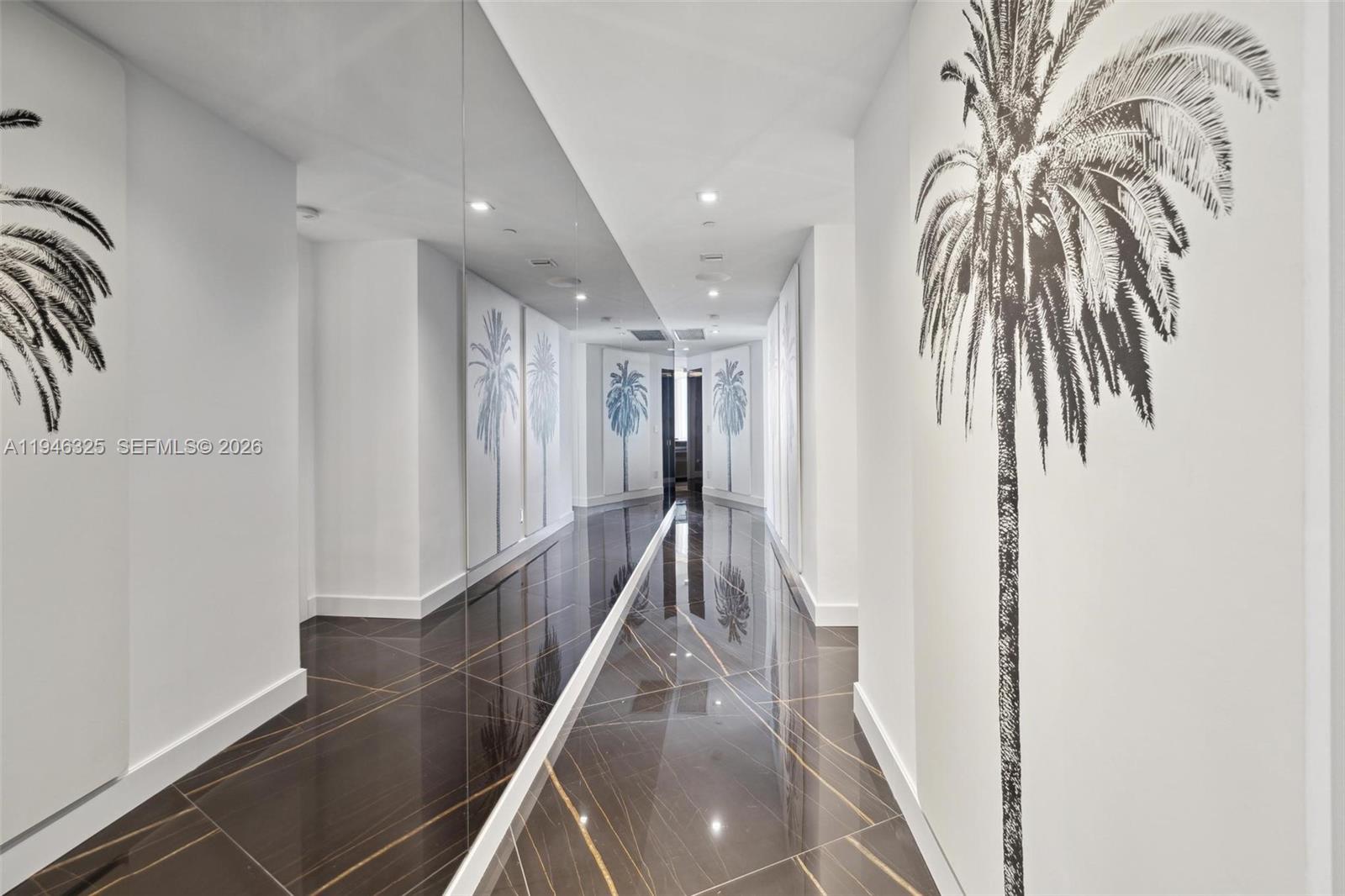 18555 COLLINS AVENUE COND - Residential