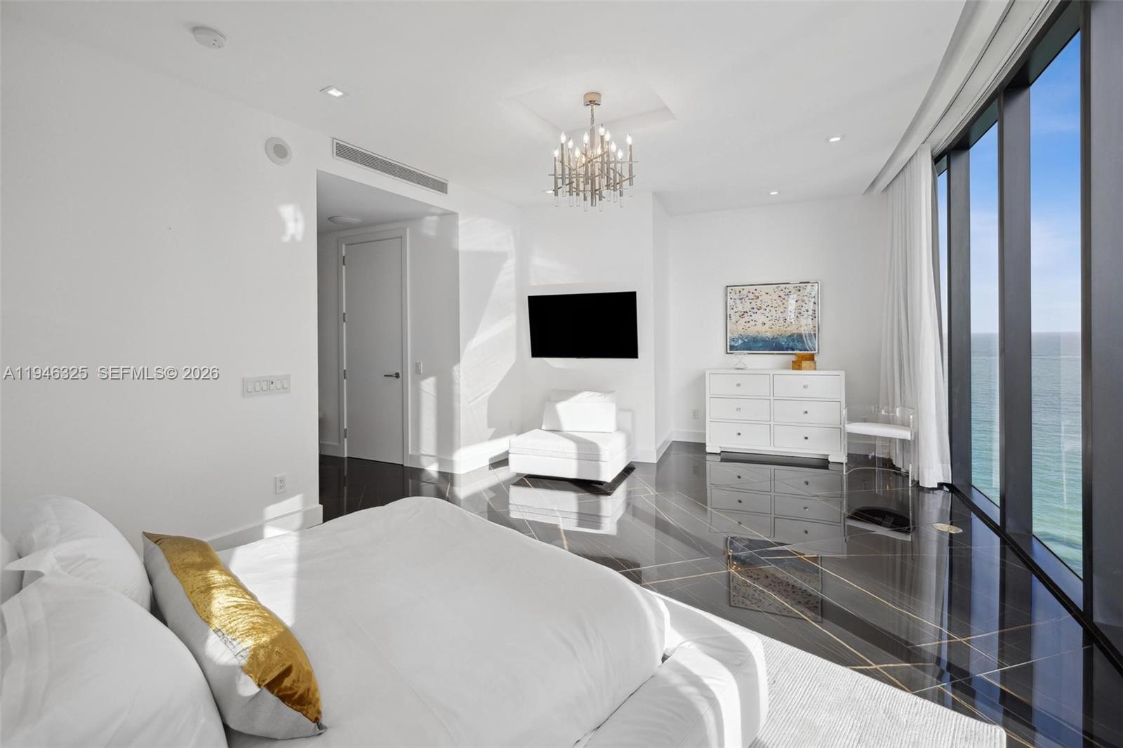 18555 COLLINS AVENUE COND - Residential