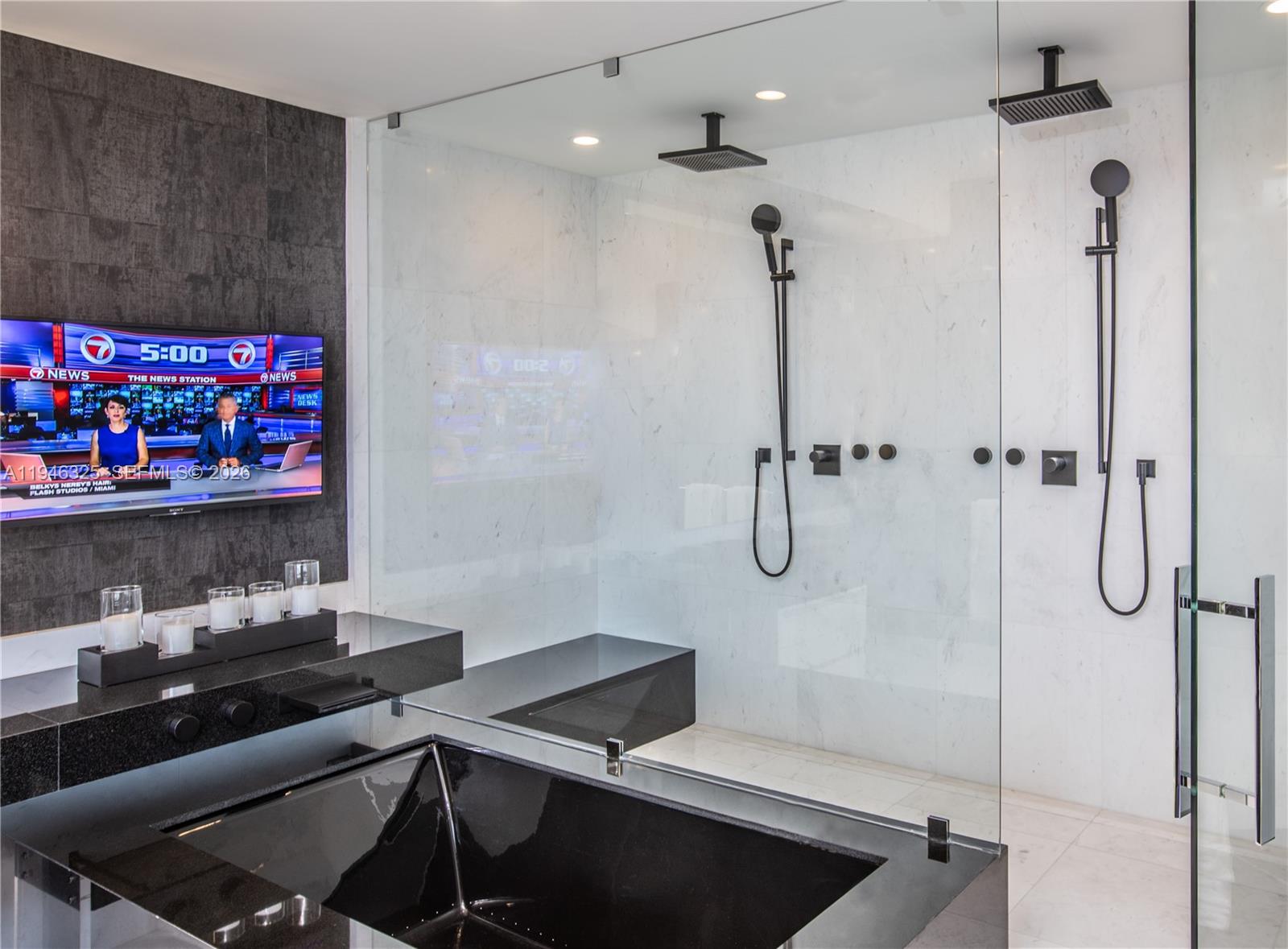 18555 COLLINS AVENUE COND - Residential