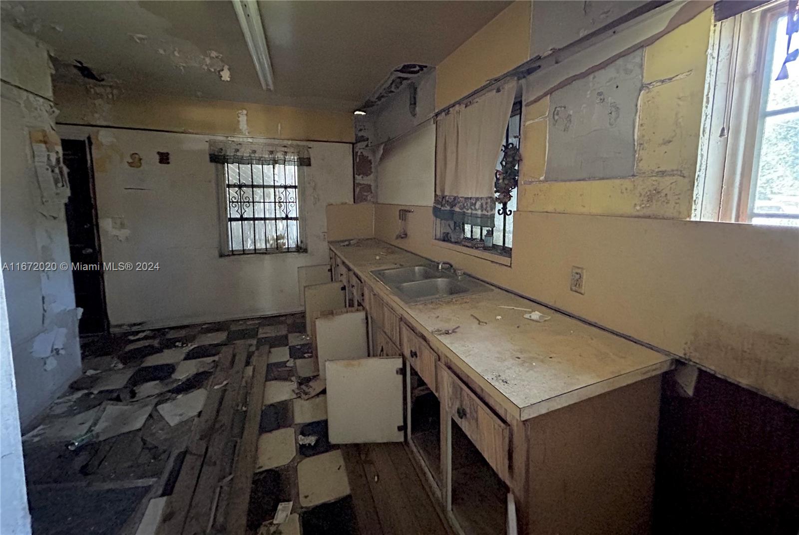 COLUMBIA PARK CORR PL - Residential