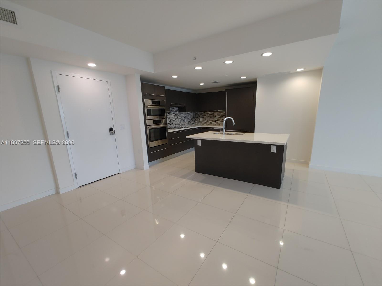 GRAND BAY COMMONS SOUTH - Residential Lease