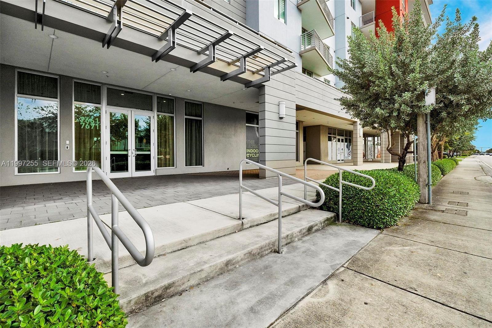 GRAND BAY COMMONS SOUTH - Residential Lease