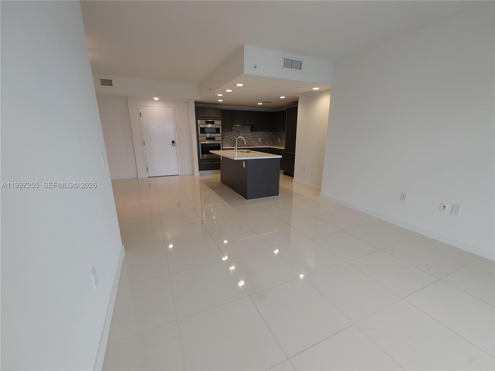 GRAND BAY COMMONS SOUTH - Residential Lease