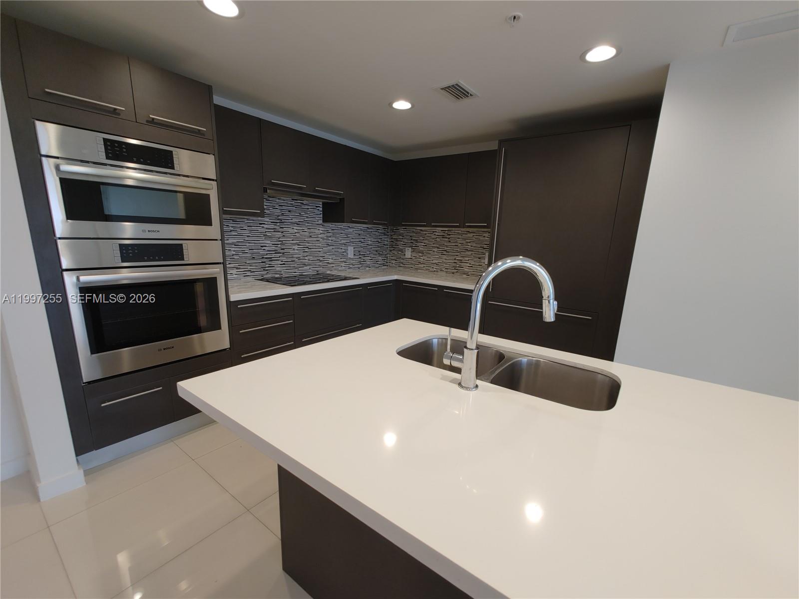 GRAND BAY COMMONS SOUTH - Residential Lease