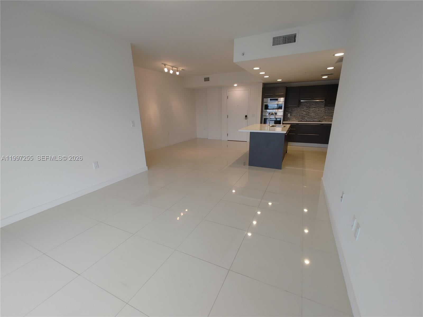 GRAND BAY COMMONS SOUTH - Residential Lease