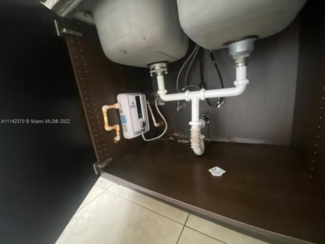 WEST BISCAYNE - Residential