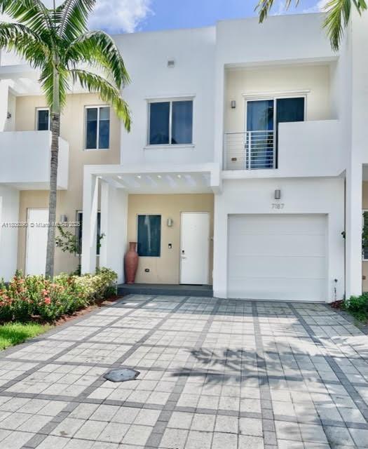 7187 Nw 103rd Path, Doral, Miami-Dade County, Florida - 3 Bedrooms  
3 Bathrooms - 